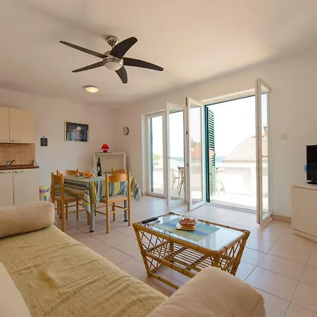 Modern Seaview Apartment Sali