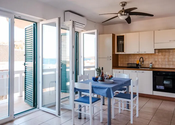 Апартаменты Modern Seaview